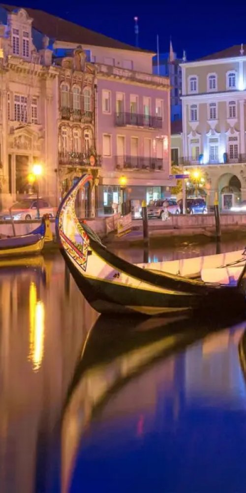 Aveiro tram and guest rooms